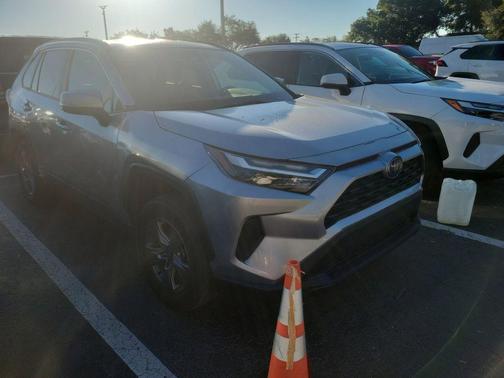 2022 Toyota RAV4 Hybrid XLE
