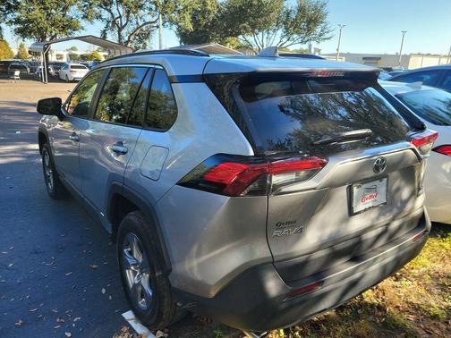 2022 Toyota RAV4 Hybrid XLE