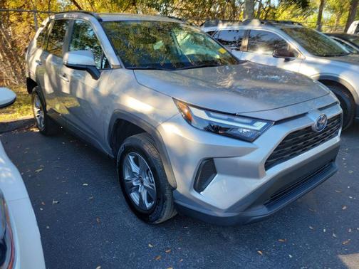 2022 Toyota RAV4 Hybrid XLE