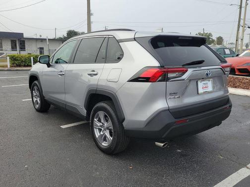 2022 Toyota RAV4 Hybrid XLE