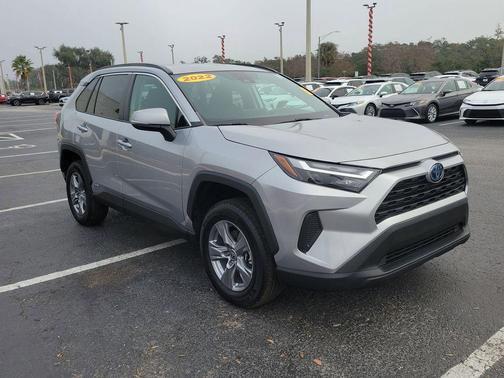 2022 Toyota RAV4 Hybrid XLE
