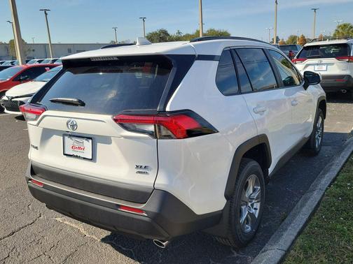 2025 Toyota RAV4 XLE