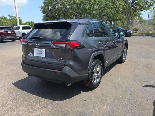 2022 Toyota RAV4 Hybrid SE