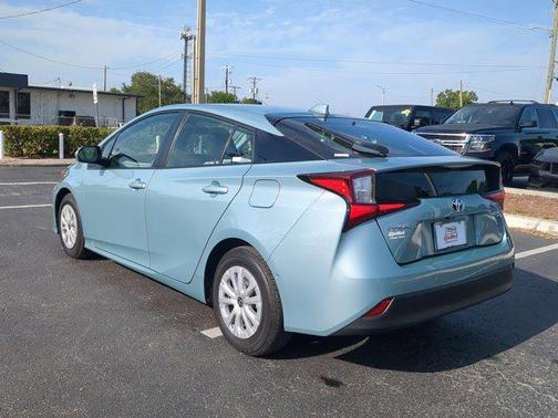 2022 Toyota Prius LE