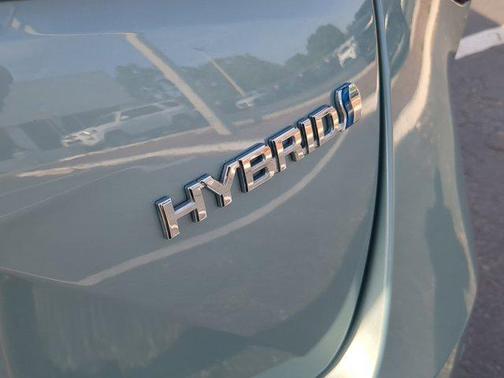 2022 Toyota Prius LE