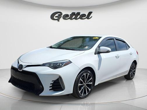 Super White 2017 Toyota Corolla SE