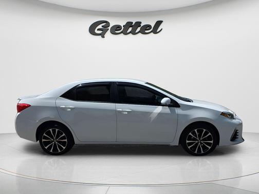 Super White 2017 Toyota Corolla SE