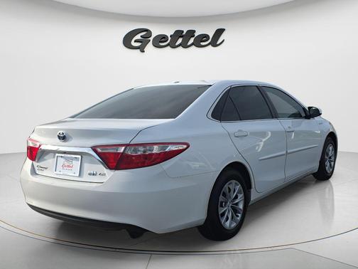 Super White 2017 Toyota Camry Hybrid LE