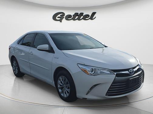 Super White 2017 Toyota Camry Hybrid LE
