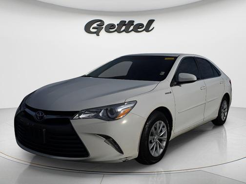 Super White 2017 Toyota Camry Hybrid LE