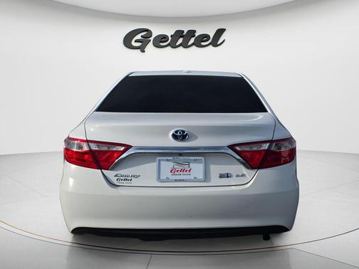 Super White 2017 Toyota Camry Hybrid LE