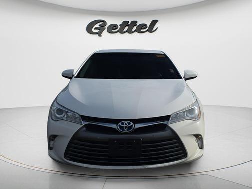 Super White 2017 Toyota Camry Hybrid LE
