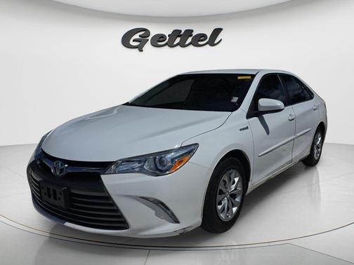 Super White 2017 Toyota Camry Hybrid LE
