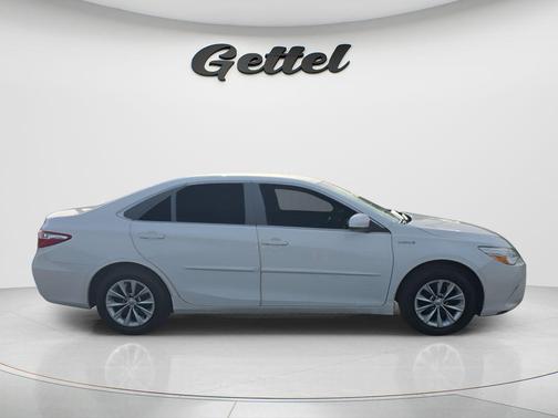 Super White 2017 Toyota Camry Hybrid LE