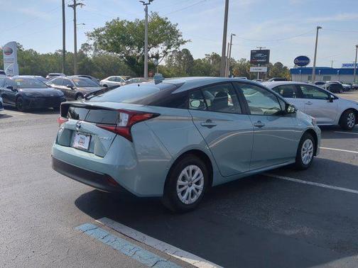 2022 Toyota Prius LE