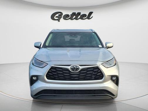 Celestial Silver Metallic 2024 Toyota Highlander XLE