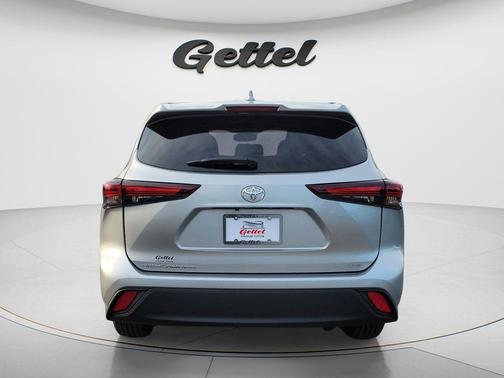 Celestial Silver Metallic 2024 Toyota Highlander XLE