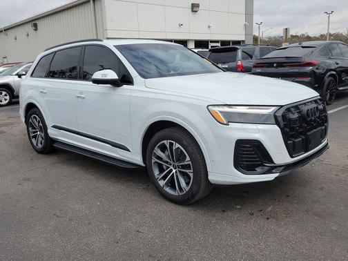 2025 Audi Q7 45 Premium Plus