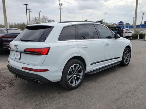 2025 Audi Q7 45 Premium Plus