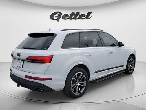 2025 Audi Q7 45 Premium Plus