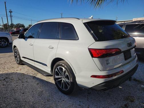 2025 Audi Q7 45 Premium Plus