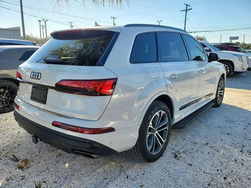 2025 Audi Q7 45 Premium Plus