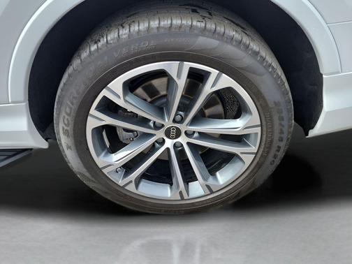 2025 Audi Q7 45 Premium Plus