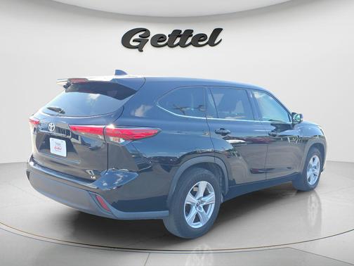Midnight Black Metallic 2020 Toyota Highlander LE