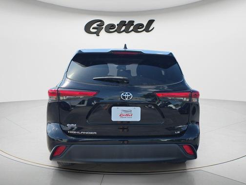 Midnight Black Metallic 2020 Toyota Highlander LE