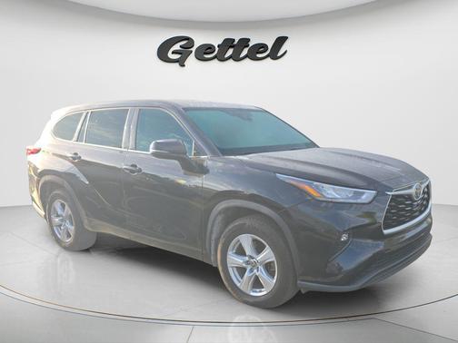 Midnight Black Metallic 2020 Toyota Highlander LE