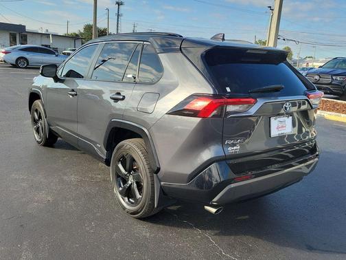 2021 Toyota RAV4 Hybrid SE