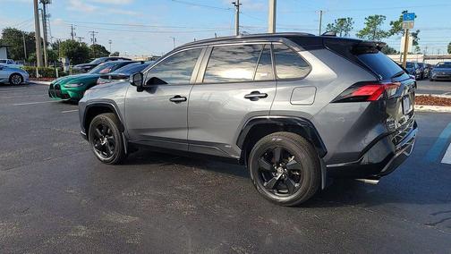 2021 Toyota RAV4 Hybrid SE