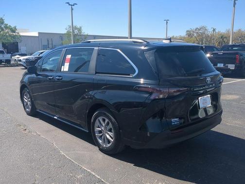 2025 Toyota Sienna XLE 8 Passenger