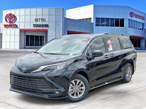 2025 Toyota Sienna XLE 8 Passenger
