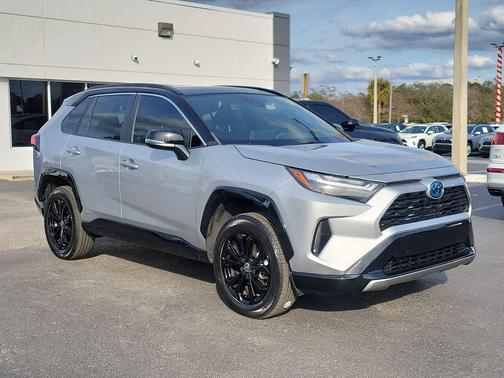 2022 Toyota RAV4 Hybrid SE