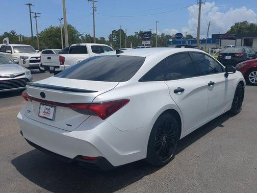 2022 Toyota Avalon Hybrid XSE