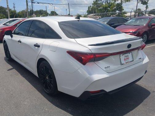 2022 Toyota Avalon Hybrid XSE