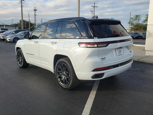 2025 Jeep Grand Cherokee Summit