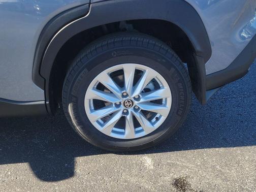 2025 Toyota Corolla Cross LE