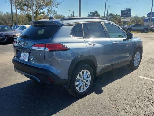 2025 Toyota Corolla Cross LE