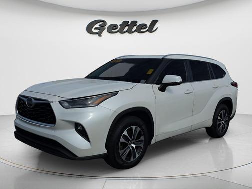 Blizzard Pearl 2021 Toyota Highlander XLE