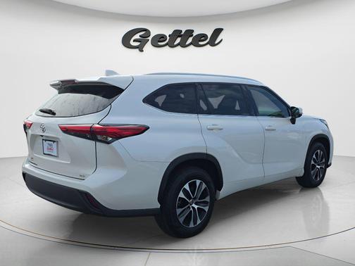 Blizzard Pearl 2021 Toyota Highlander XLE