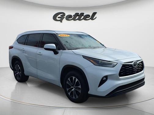 Blizzard Pearl 2021 Toyota Highlander XLE