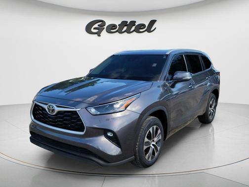 Magnetic Gray Metallic 2022 Toyota Highlander XLE