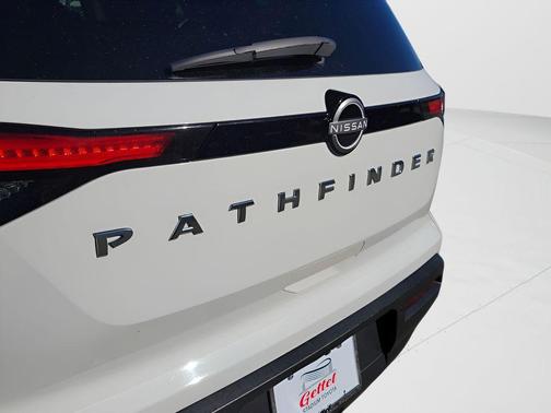 2023 Nissan Pathfinder S FWD