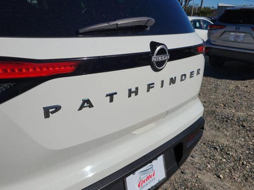 2023 Nissan Pathfinder S FWD