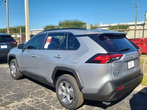 2025 Toyota RAV4 Hybrid XLE