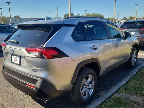 2025 Toyota RAV4 Hybrid XLE