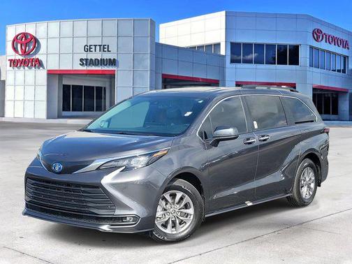 2025 Toyota Sienna XLE 8 Passenger