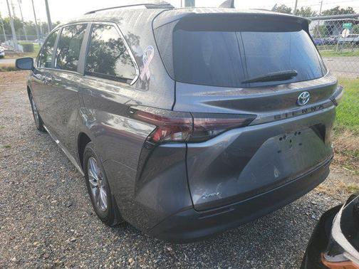 2025 Toyota Sienna XLE 8 Passenger